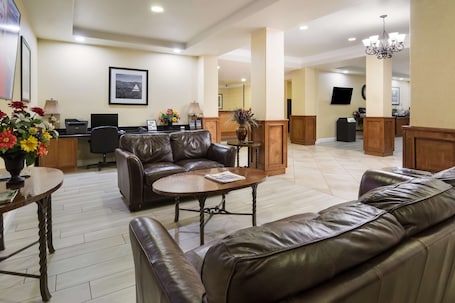 Lobby. Best Western Comanche Inn