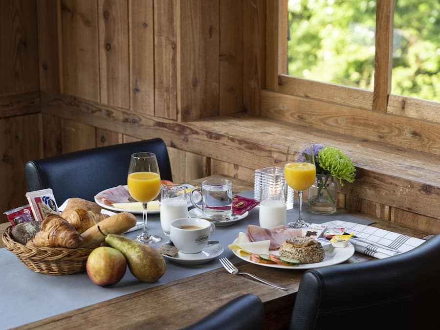 Frokostbuffé hver dag (EUR 18.50 per person)