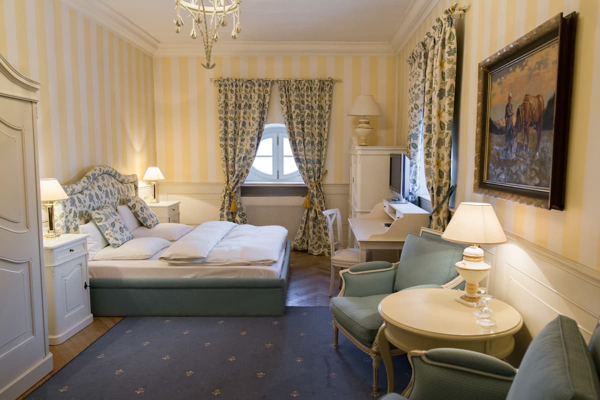 superior double room | minibar, in-room safe, desk, blackout curtains