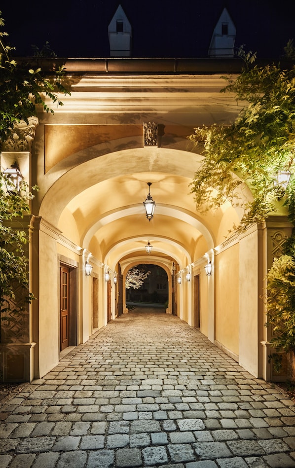 Property entrance - Hotel Château Bela (Bela)