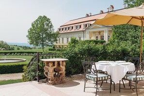 Lunch and dinner served, Regional cuisine - Hotel Château Bela (Bela)