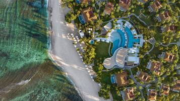 3 albercas al aire libre