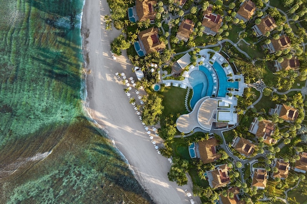 3 outdoor pools