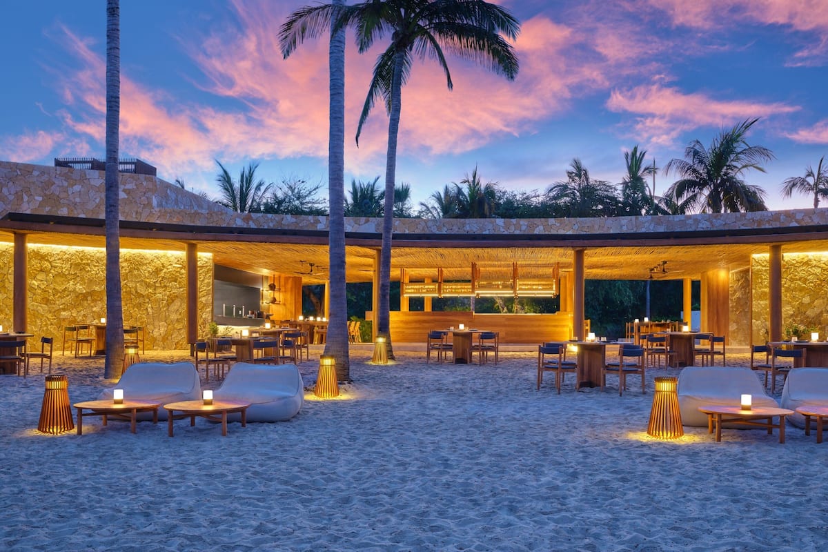 5 restaurants, breakfast, lunch, dinner served; mexican cuisine
