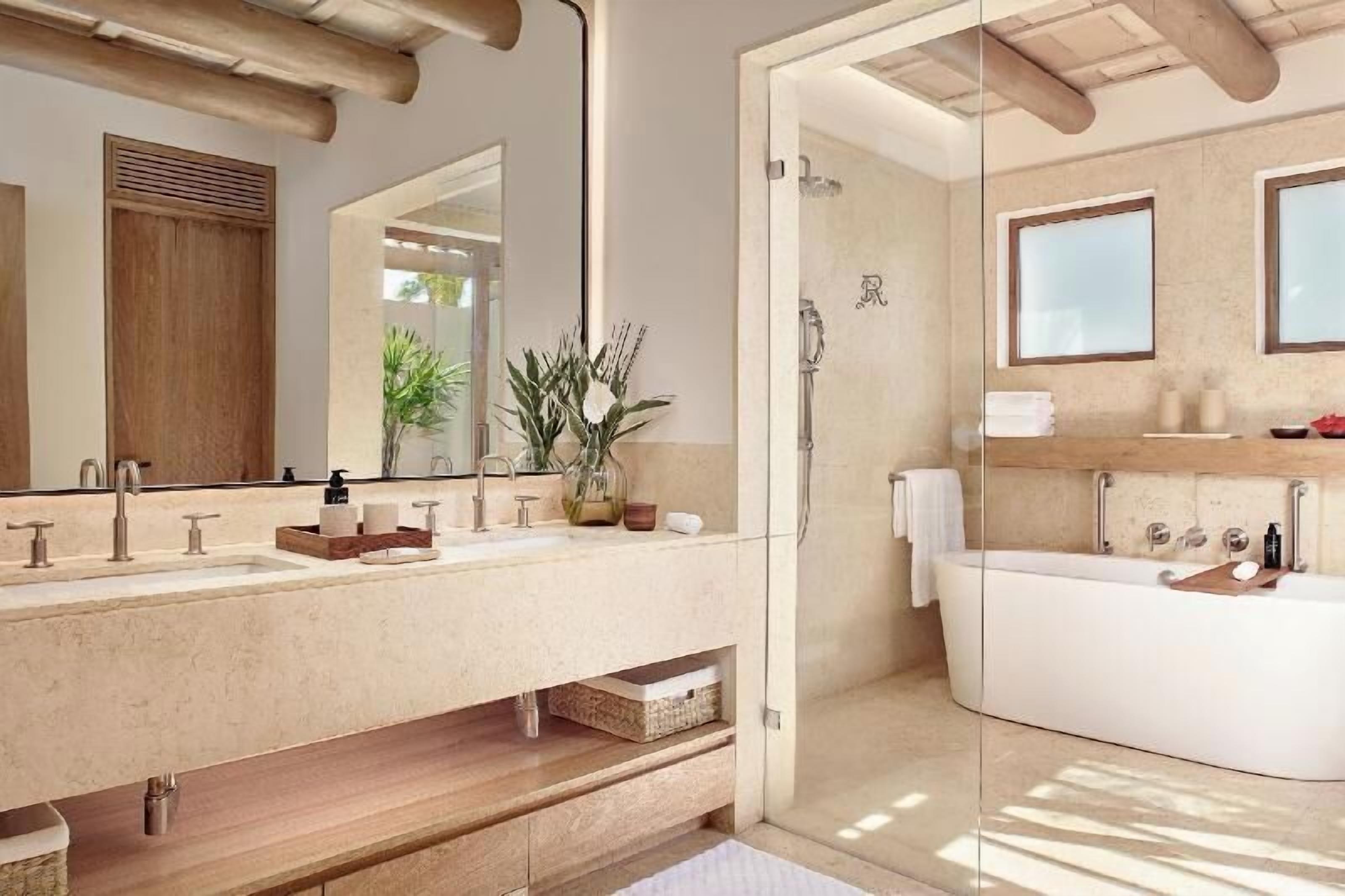 Bathroom | Separate tub and shower, free toiletries, hair dryer, bathrobes