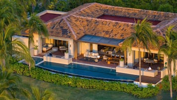 Villa presidencial, 1 cama matrimonial, para no fumadores, frente al mar | Servicio de la propiedad