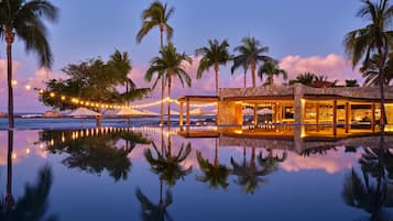 5 restaurantes, se sirven desayunos, comidas, cenas y cocina mexicana