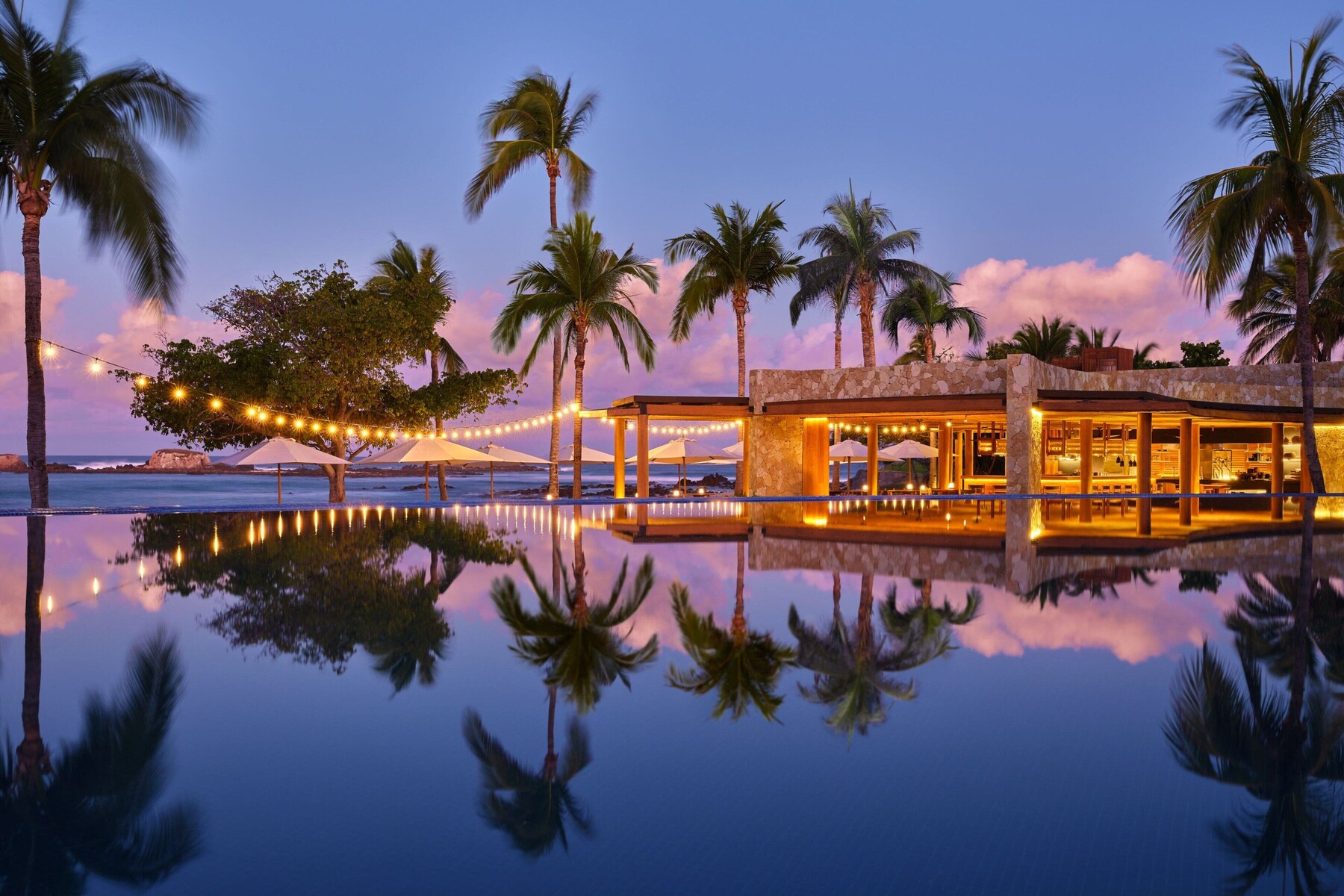 5 restaurants; breakfast, lunch, and dinner served
