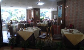 Breakfast, lunch, dinner served; Chinese cuisine - Joyful Sea Hotel (Guangzhou)