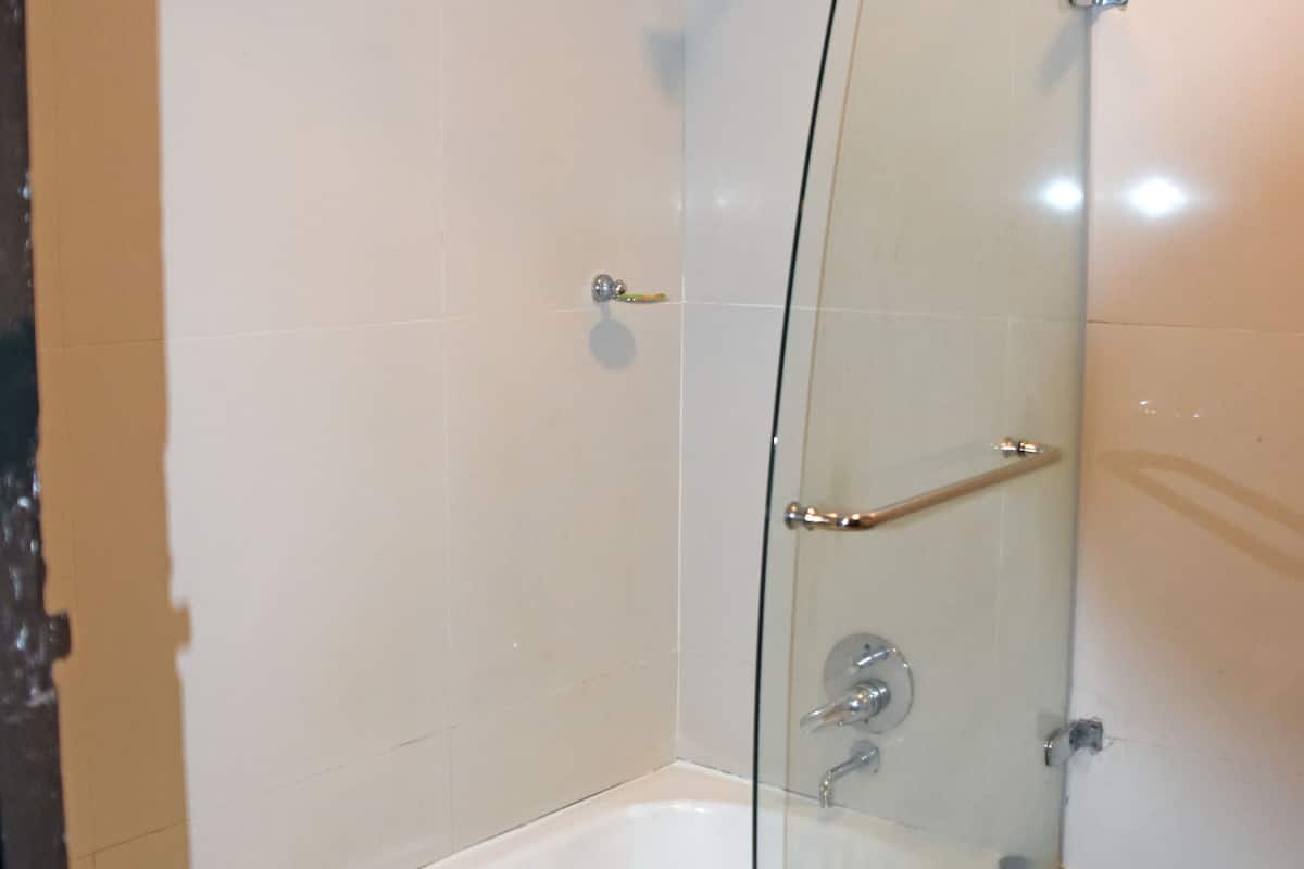 shower, free toiletries, towels