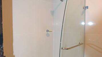 Shower, free toiletries, towels