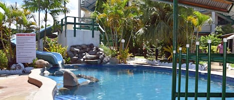 2 outdoor pools