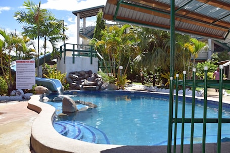 2 piscinas al aire libre