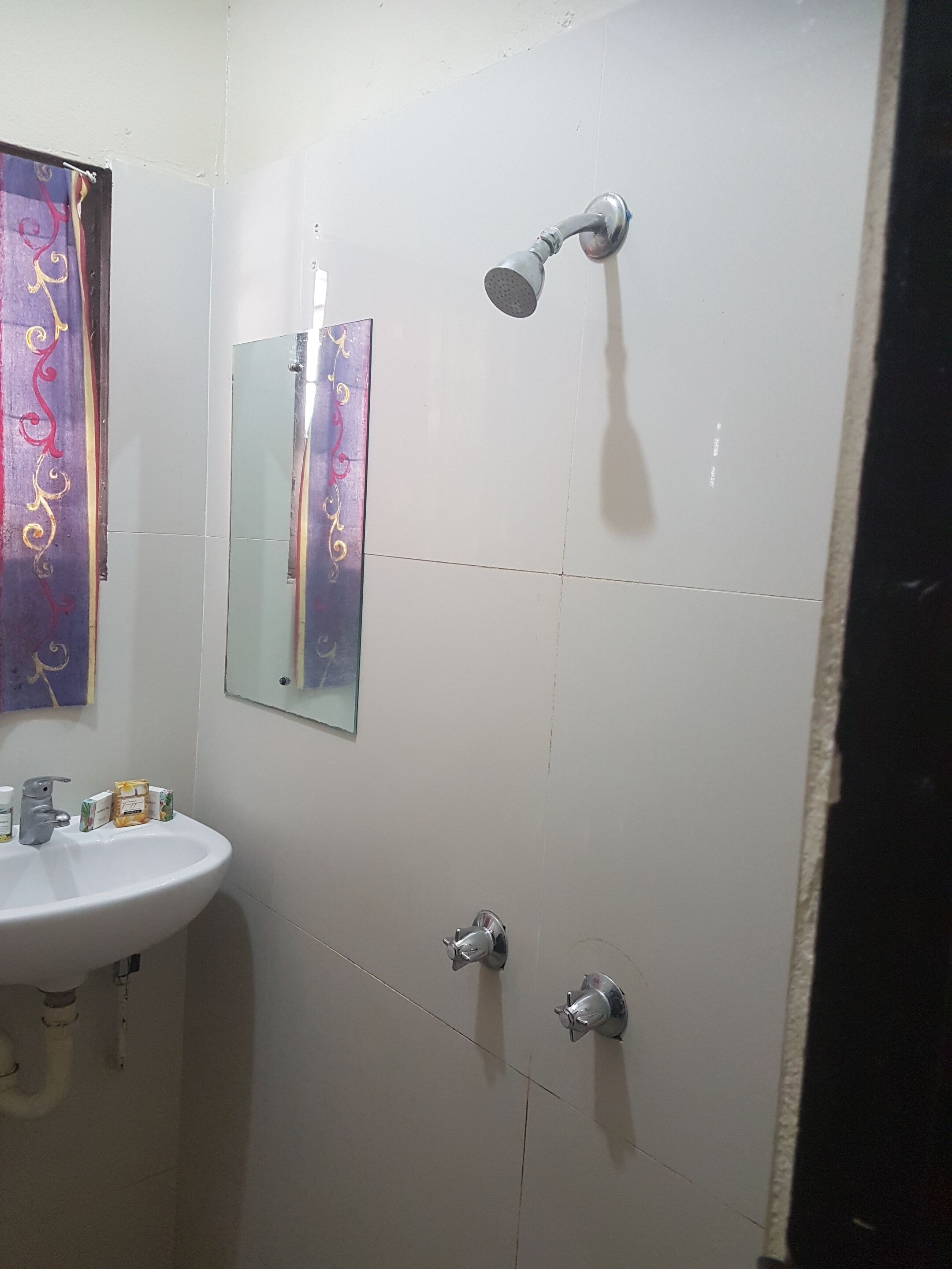 standard room | bathroom | shower, free toiletries, towels