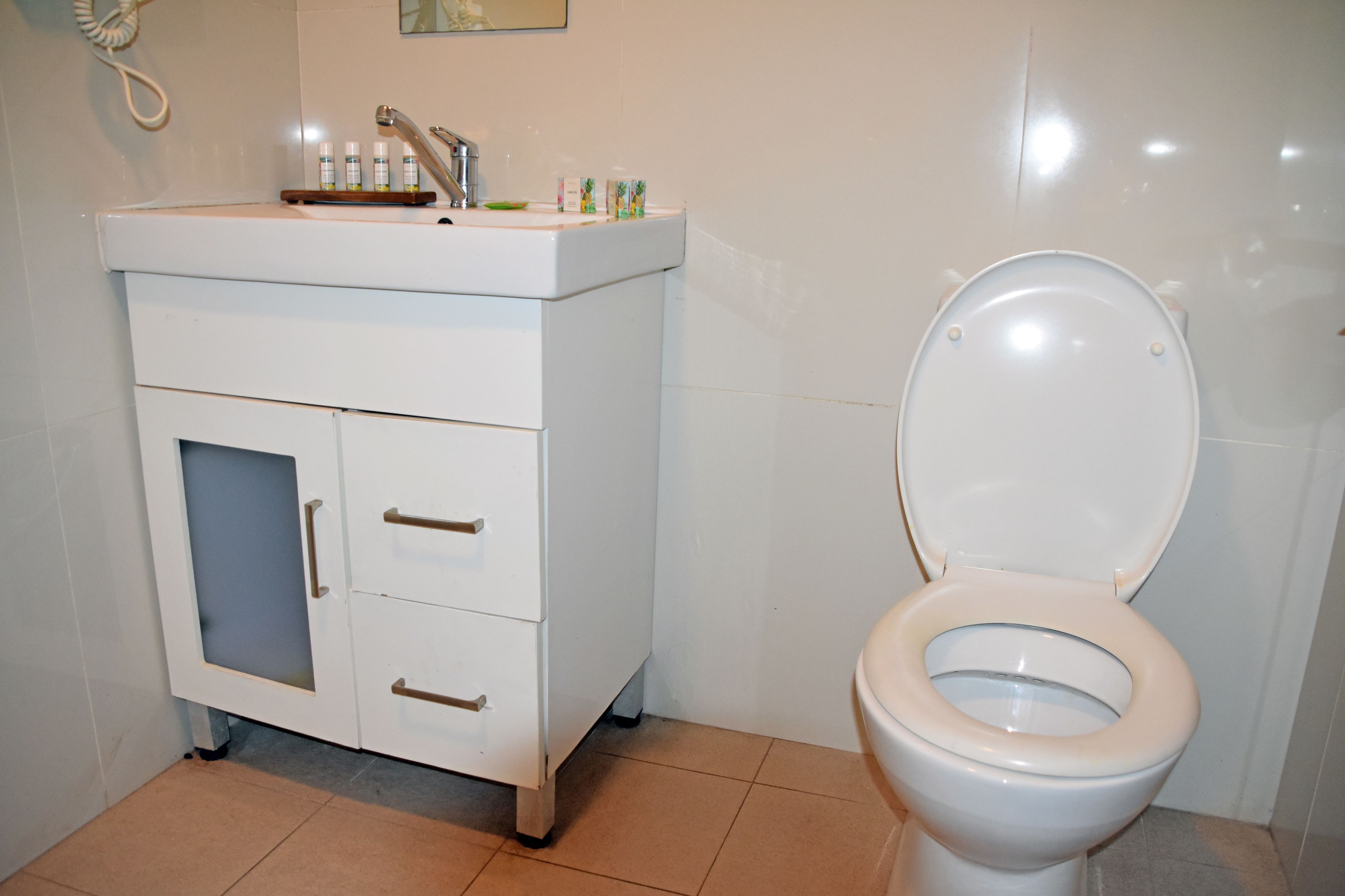 shower, free toiletries, towels