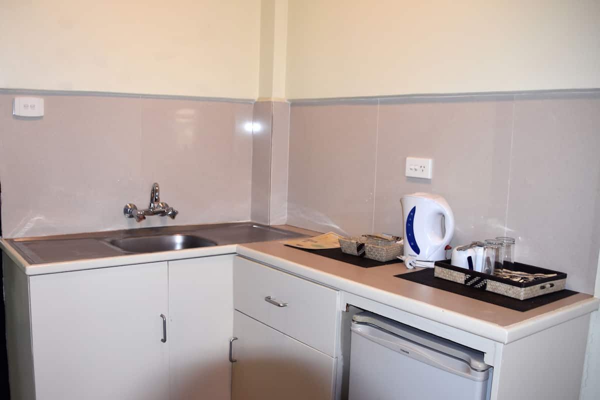 in-room safe, iron/ironing board, wifi, bed sheets