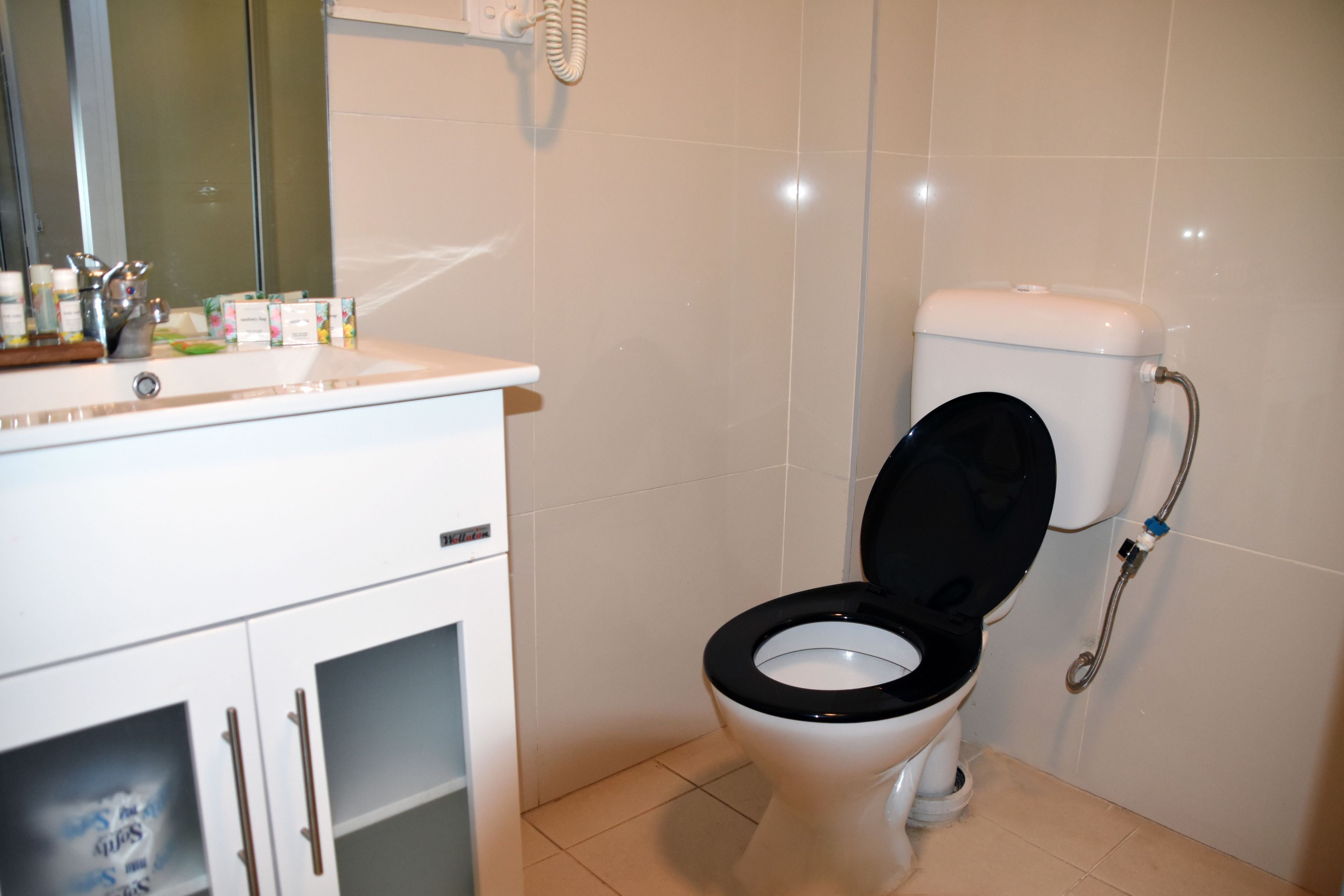 shower, free toiletries, towels