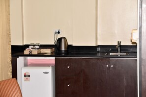 In-room safe, iron/ironing board, WiFi, bed sheets - Grand Melanesian Hotel (Nadi)