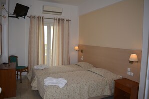 In-room safe, blackout curtains, iron/ironing board, free WiFi - Anemomilos Villa (Santorini)