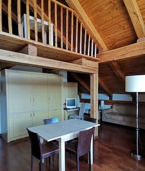 Family Studio Suite (6) | 1 bedroom, Egyptian cotton sheets, premium bedding, in-room safe
