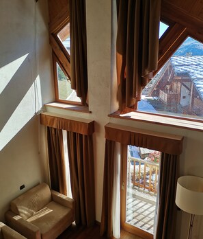 Traditional-Studio (4)