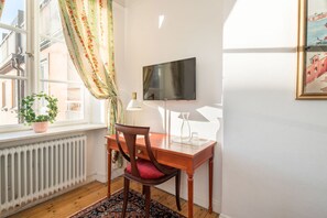 Individuelt dekorert, individuelt innredet og skrivebord