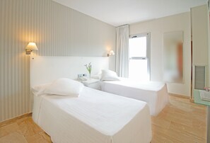 Premium bedding, minibar, in-room safe, blackout drapes - SM Hotel Turissa (Tossa de Mar)