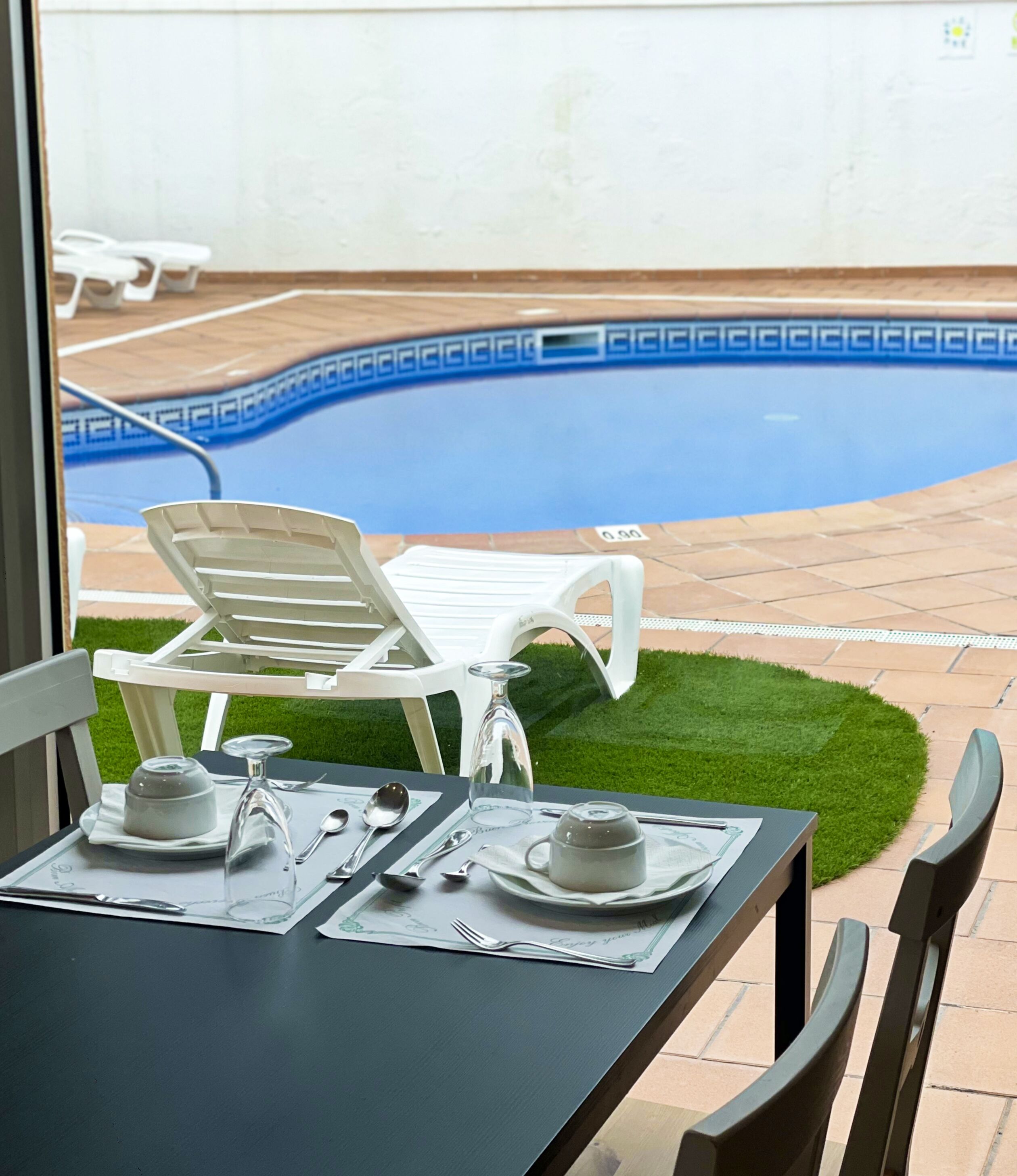 Daily buffet breakfast (EUR 8 per person)