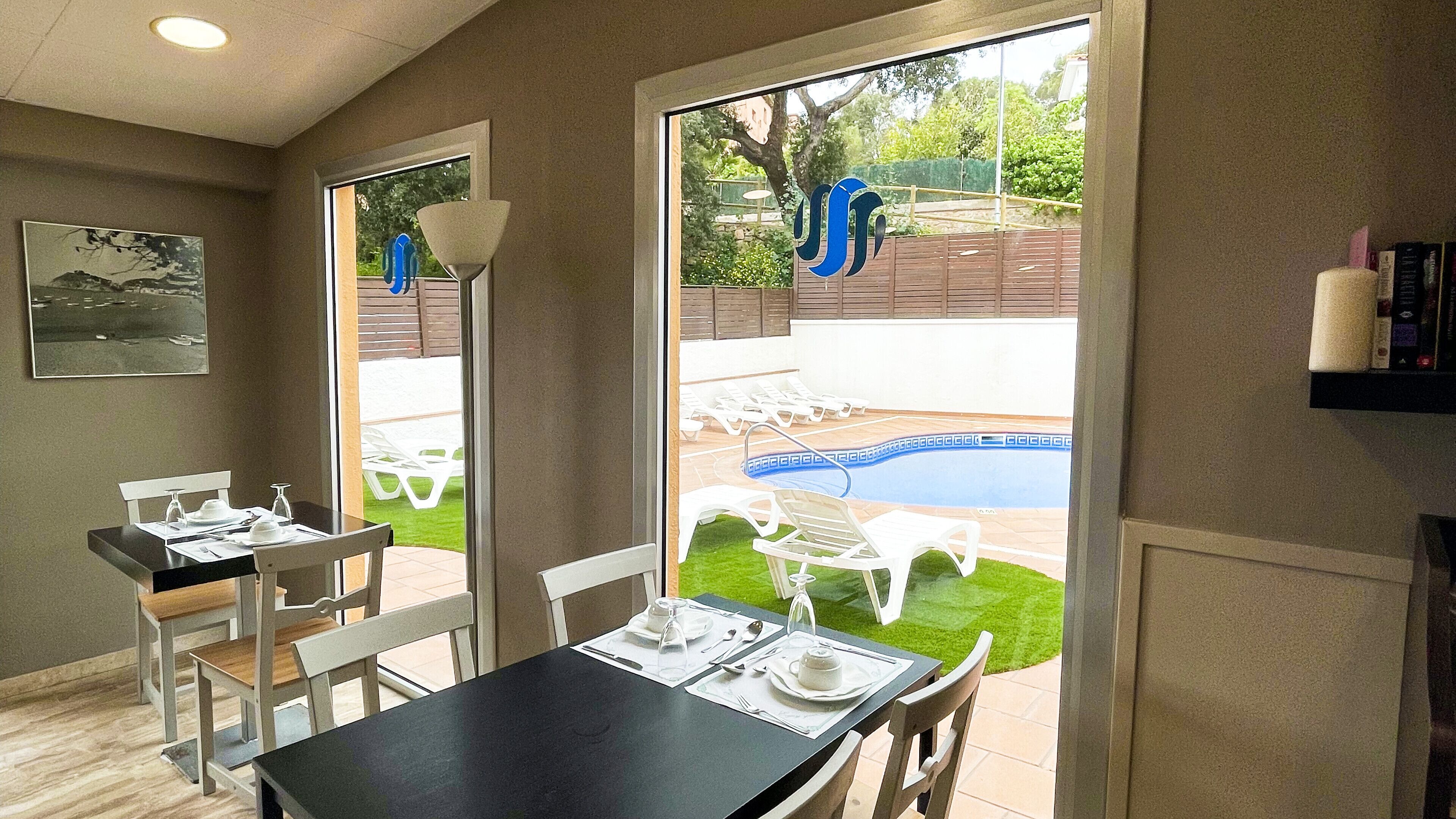 Daily buffet breakfast (EUR 8 per person)