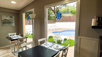 Daily buffet breakfast (EUR 8 per person)