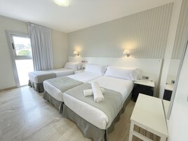 Triple Room | Premium bedding, minibar, in-room safe, blackout drapes