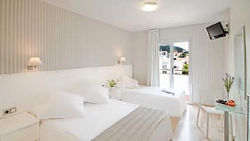 Triple Room | Premium bedding, minibar, in-room safe, blackout drapes