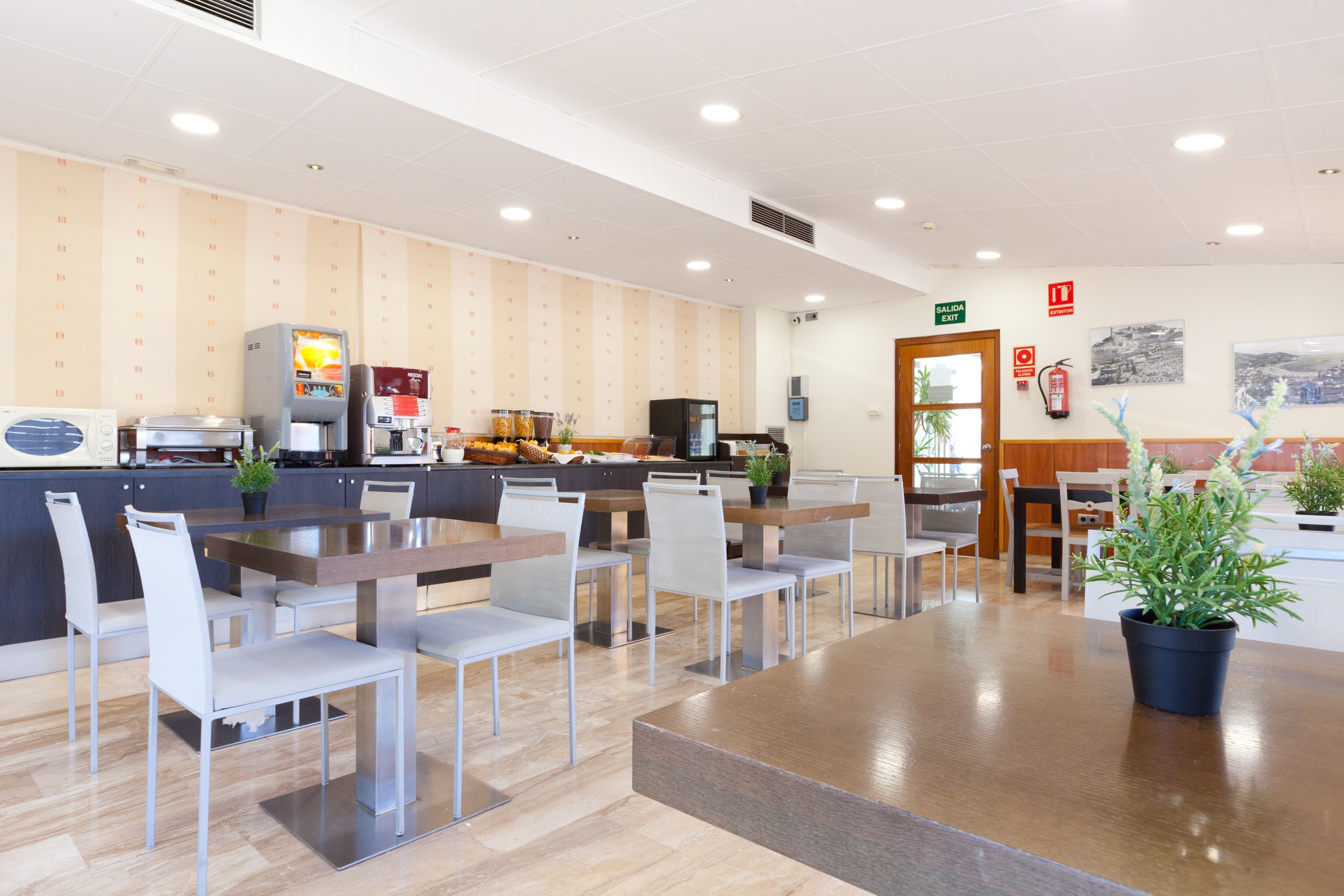 Frokostbuffé hver dag (EUR 8 per person)