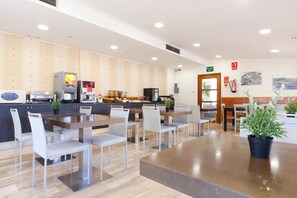 Dagelijks ontbijtbuffet (EUR 8 per persoon)