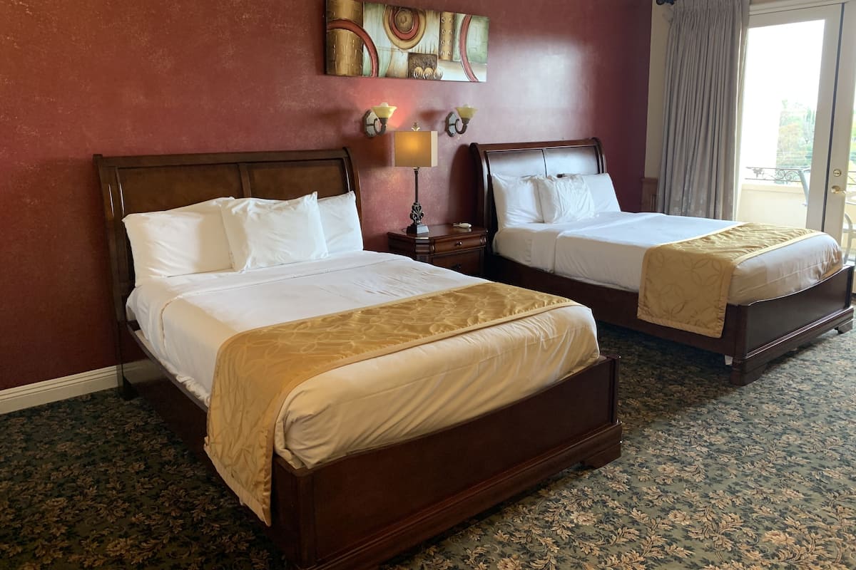 Standard Room, Ensuite, Vineyard View (Double Queen Vineyard Vie)