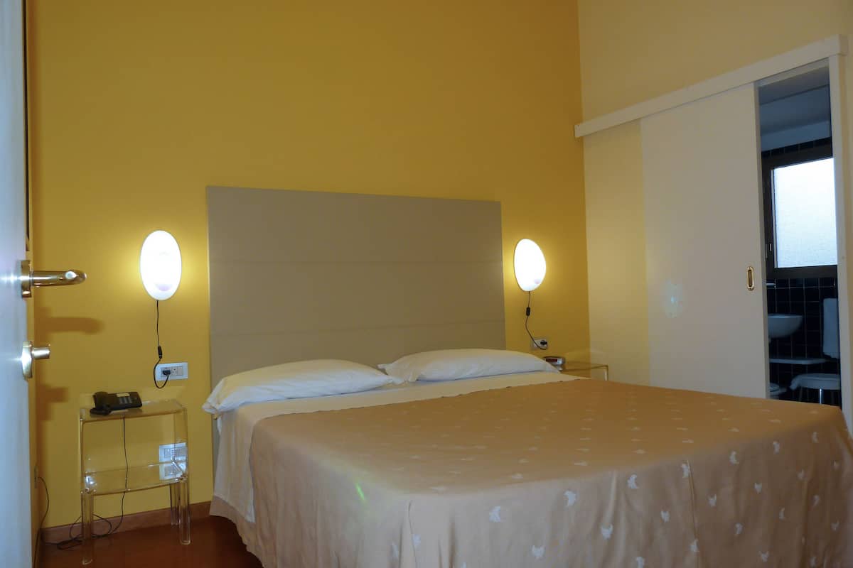 Ropa de cama hipoalergénica y minibar