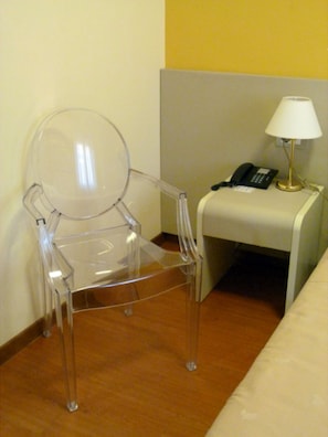 Roupas de cama antialérgicas, frigobar, cofres nos quartos, escrivaninha