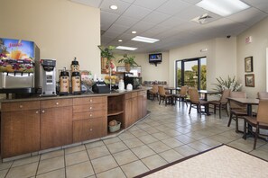 Free daily continental breakfast - Markham House Suites - Little Rock Medical Center (Little Rock)