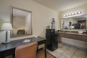 Premium bedding, individually furnished, desk, laptop workspace - Markham House Suites - Little Rock Medical Center (Little Rock)