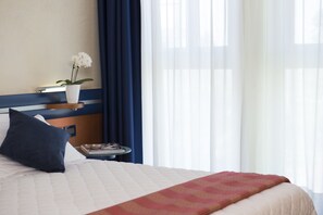 Standard Triple Room | In-room safe, desk, blackout drapes, soundproofing - Villa Giulietta (Fiesso d'Artico)