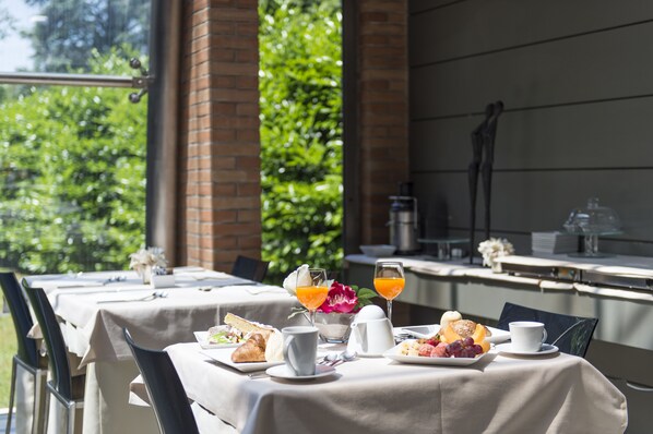 Petit déjeuner buffet compris