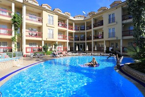 2 outdoor pools, pool umbrellas, pool loungers - Club Amaris Apartment (Marmaris)
