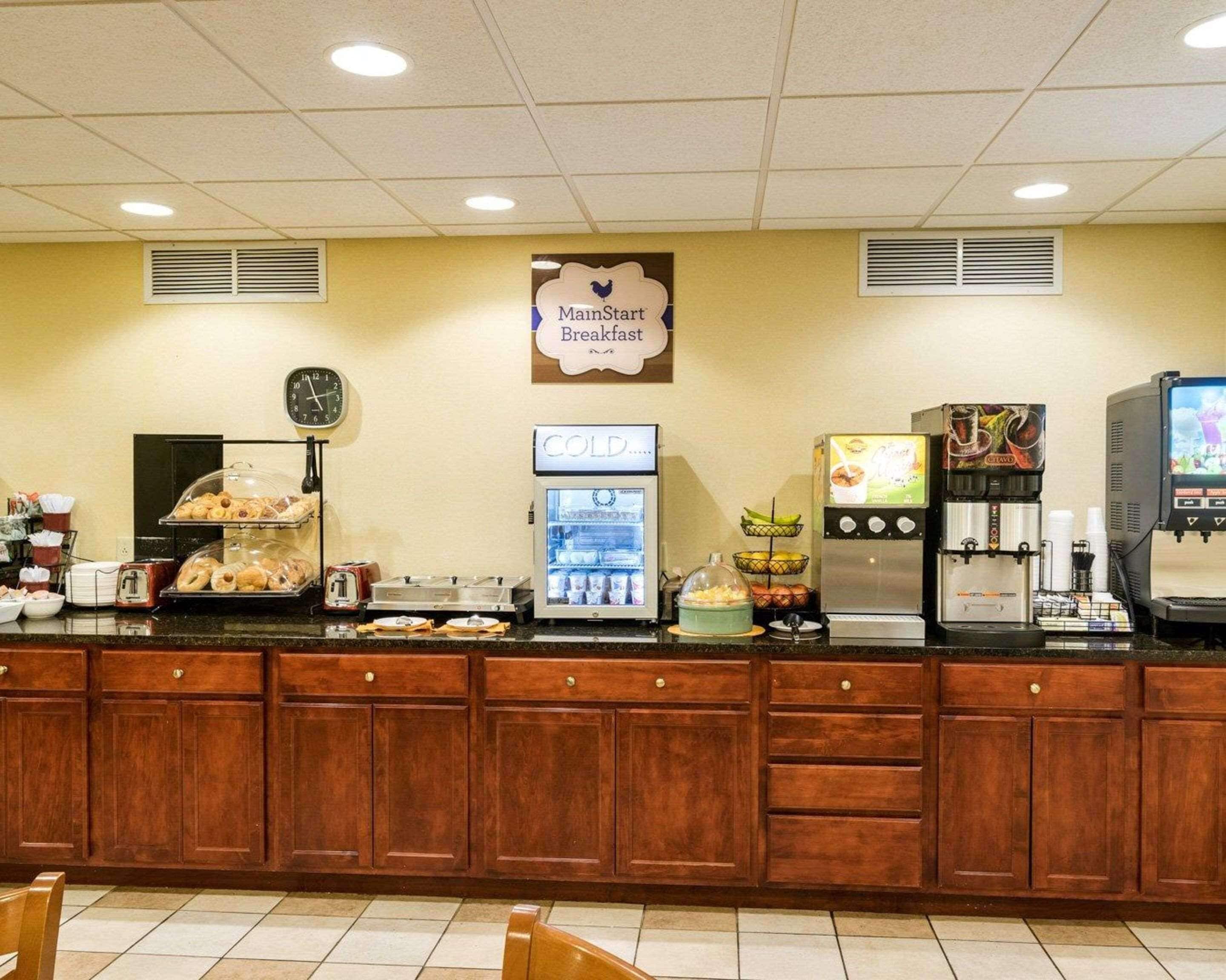 free daily full breakfast