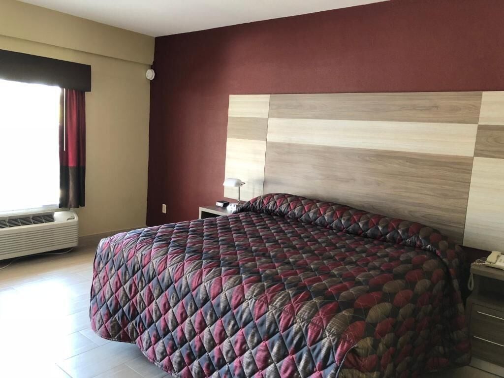 Escritorio y espacio para trabajar con laptop 