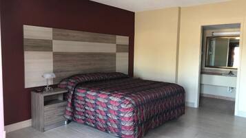 Habitación estándar, 1 cama King size | Escritorio y espacio para trabajar con laptop