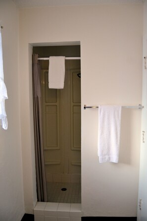 Standard Room, 1 Queen Bed, Non Smoking, Refrigerator & Microwave | Bathroom | Hair dryer, towels - Ontario Inn (Ontario)