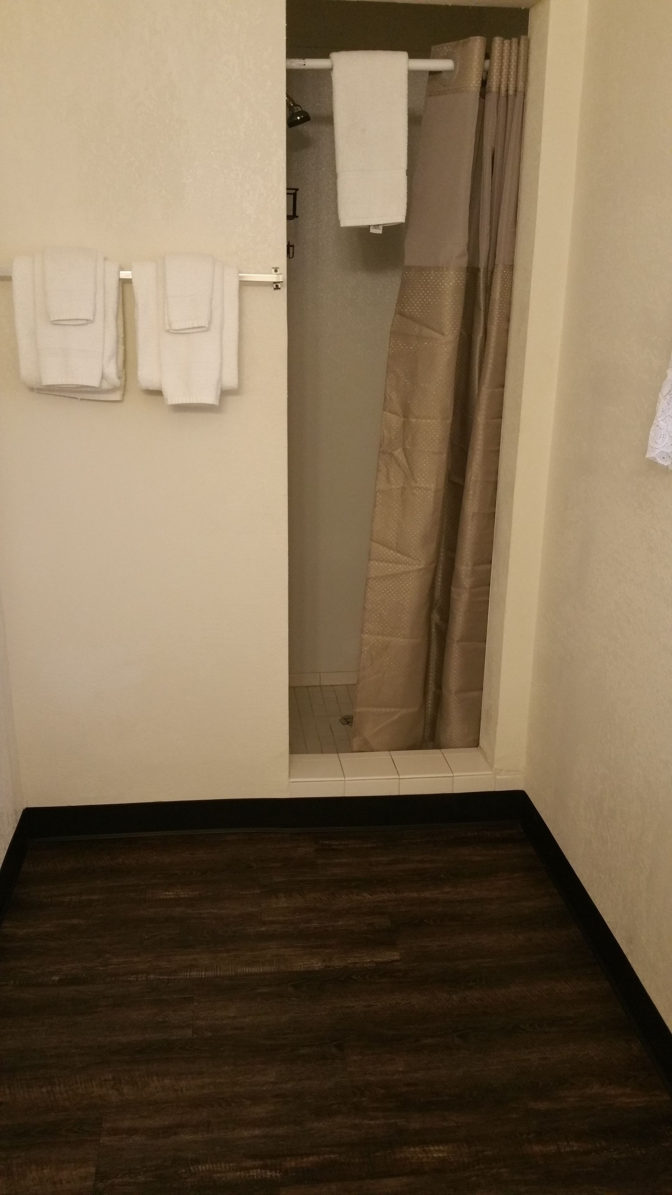 Standard Room, 2 Double Beds, Non Smoking, Refrigerator & Microwave | Bathroom | Hair dryer, towels