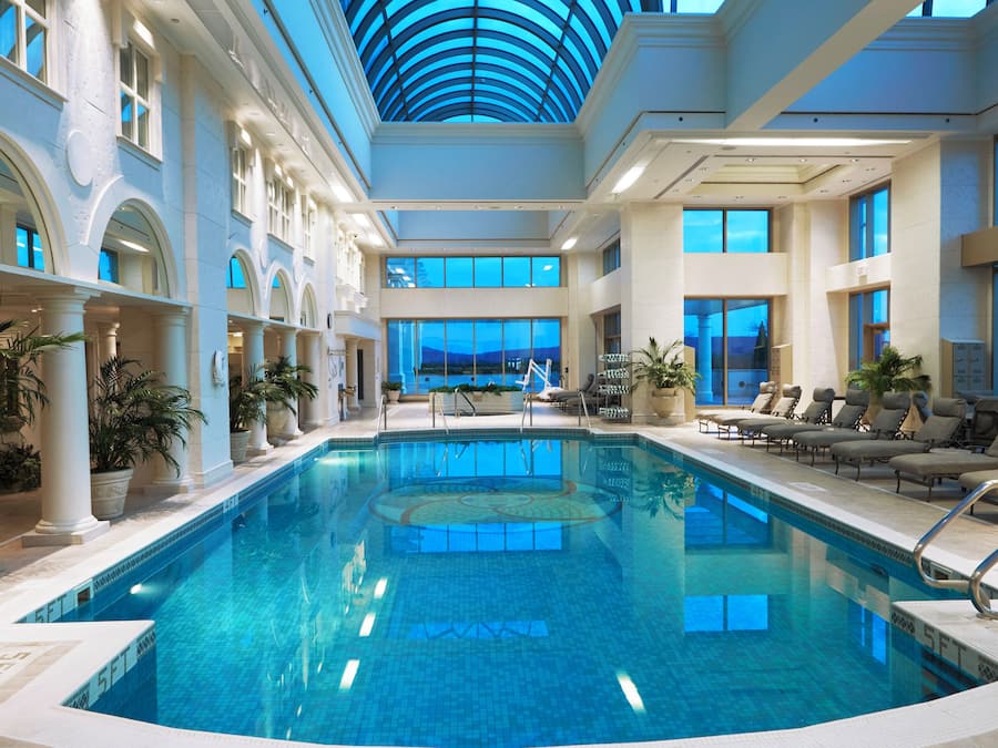 Innenpool, Außenpool (je nach Saison geöffnet)