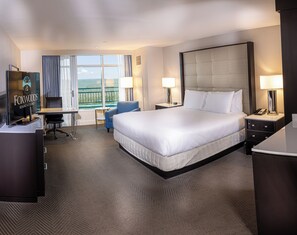 Premium bedding, pillowtop beds, in-room safe, desk - Grand Pequot Tower at Foxwoods (Mashantucket)