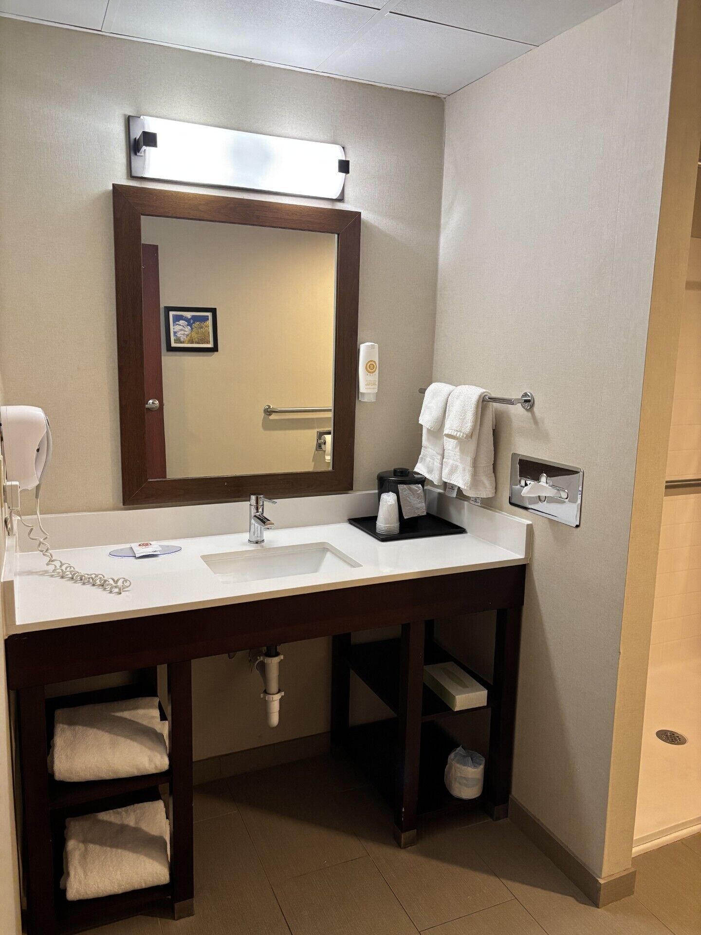 客房, 1 張特大雙人床, 無障礙, 非吸煙房 | 浴室 | 免費盥洗用品、吹風機、毛巾